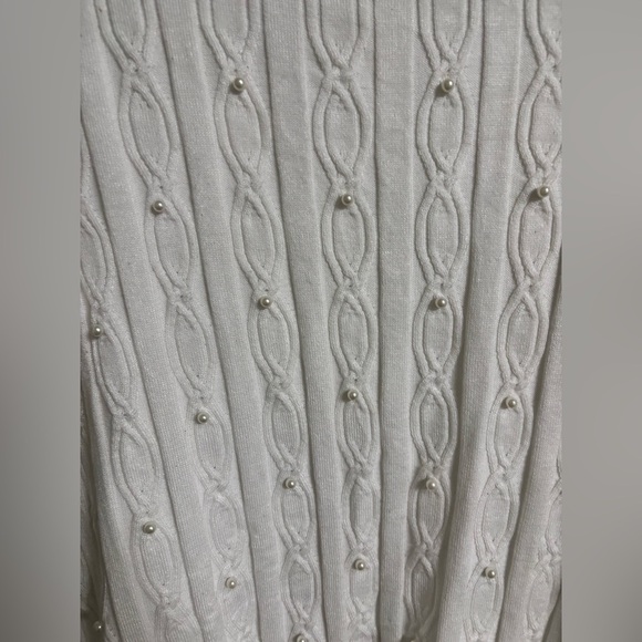 Cable & Gauge White Cable Knit Sweater Pearl Embellishment Size Medium - Picture 2 of 7